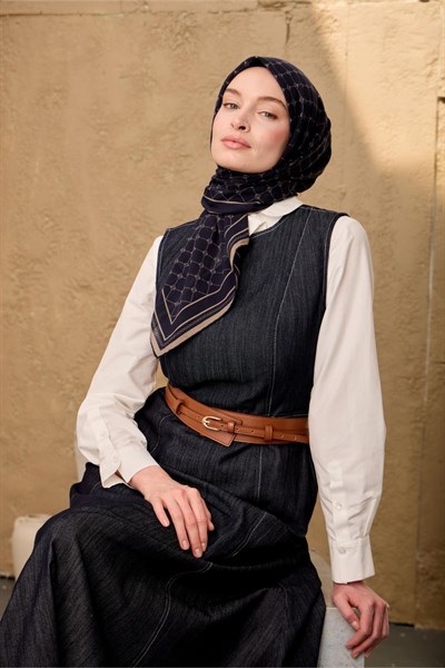 Pamuk Floş Eşarp Siyah–Vizon Desenli Kaymaz Dokulu Tok Duruşlu 90x90