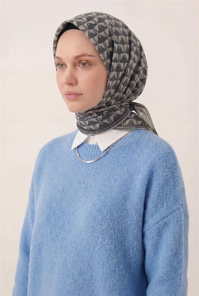 Pamuk Karışımlı Eşarp Açık Gri Geometrik Üçgen Desen Soft Dokulu Kaymaz 90X90