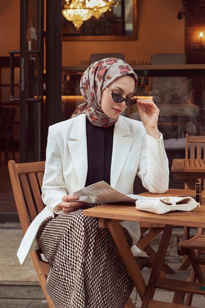 Pamuk Karışımlı Eşarp Çiçekli Desen Sütlü Kahve 90x90