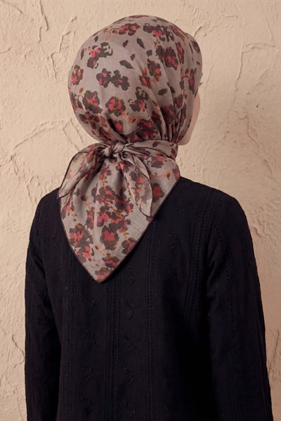 Pamuk Karışımlı Eşarp Çiçekli Desen Sütlü Kahve 90x90