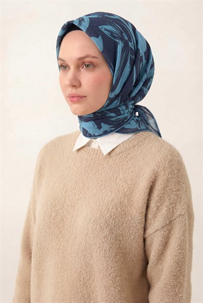 Pamuk Karışımlı Eşarp Gök Mavi Modern Flora Desen Soft Dokulu Kaymaz 90X90