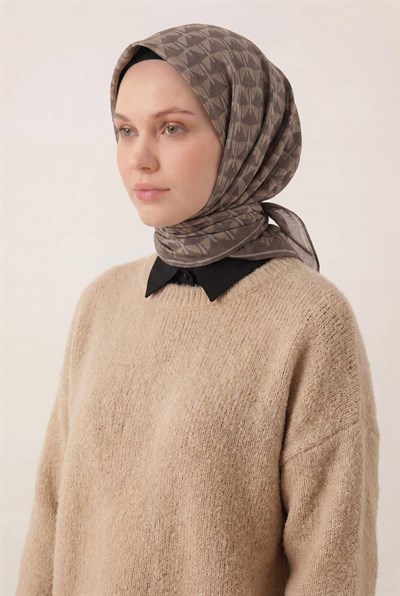 Pamuk Karışımlı Eşarp Haki Geometrik Üçgen Desen Soft Dokulu Kaymaz 90X90