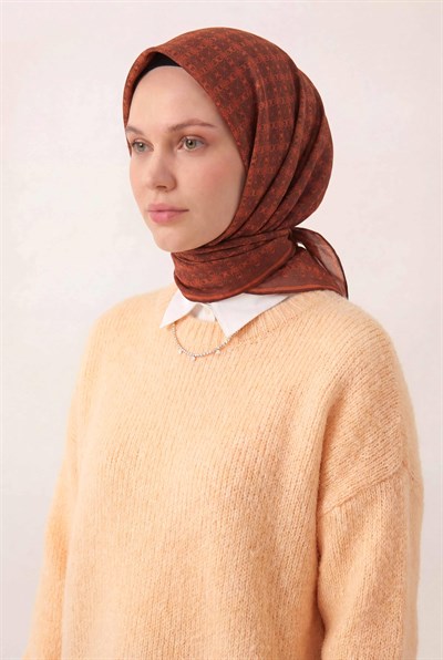 Pamuk Karışımlı Eşarp Kahve Çikolata Monogram Desen Soft Dokulu Kaymaz 90X90