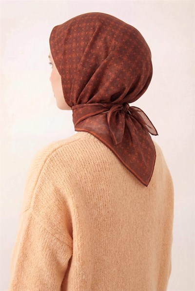 Pamuk Karışımlı Eşarp Kahve Çikolata Monogram Desen Soft Dokulu Kaymaz 90X90