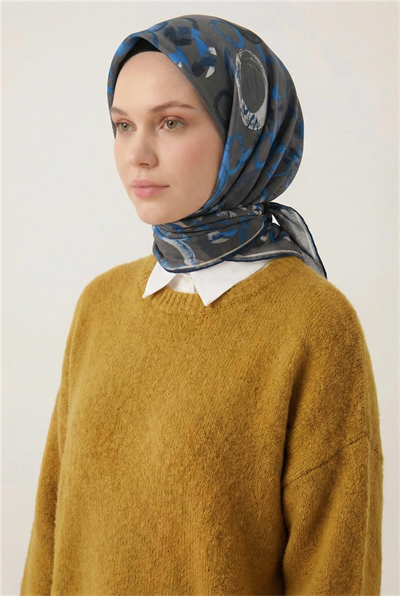Pamuk Karışımlı Eşarp Koyu Gri Soyut Geometrik Desenli Soft Dokulu Kaymaz 90x90