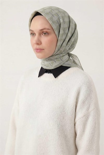 Pamuk Karışımlı Eşarp Mint Yeşili Geometrik Üçgen Desen Soft Dokulu Kaymaz 90X90