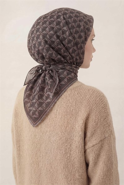 Pamuk Karışımlı Eşarp Siyah Geometrik Üçgen Desen Soft Dokulu Kaymaz 90X90