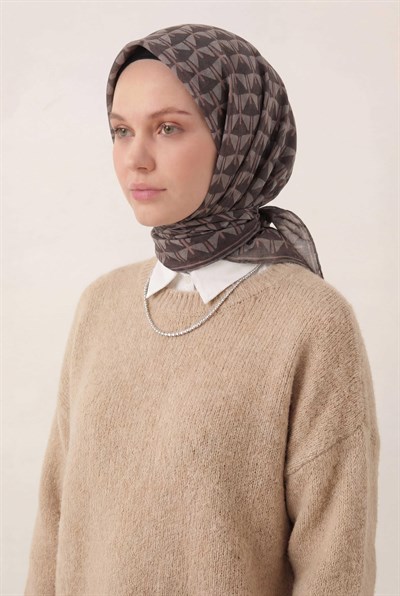 Pamuk Karışımlı Eşarp Siyah Geometrik Üçgen Desen Soft Dokulu Kaymaz 90X90