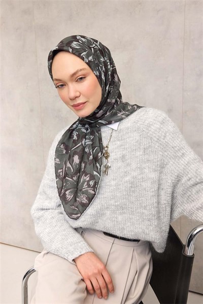 Pamuk Polyester Eşarp Asker Yeşili Büyük Papatya Desenli Soft Dokulu Kaymaz 90x90