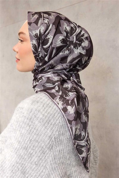 Pamuk Polyester Eşarp Siyah Büyük Papatya Desenli Soft Dokulu Kaymaz 90x90