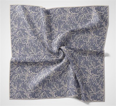Pamuk Polyester Soft Eşarp Bebe Mavi Lilium Desenli Kaymaz Dokulu 90x90