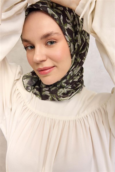 Pamuk Polyester Soft Eşarp Duman Siyahı Çiçek Desenli Kaymaz Dokulu 90x90