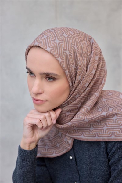 Pamuk Polyester Soft Eşarp Geometrik Desen Koyu Bej 90x90
