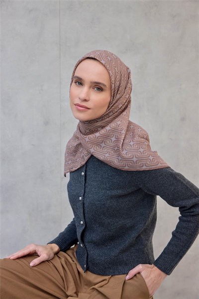 Pamuk Polyester Soft Eşarp Geometrik Desen Koyu Bej 90x90