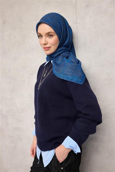Pamuk Polyester Soft Eşarp Gri Mavi Geometrik Desenli Kaymaz Tok Duruşlu 90x90