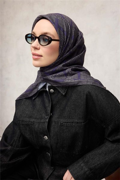 Pamuk Polyester Soft Eşarp Gri Yeşil Geometrik Desenli Kaymaz Dokulu Tok Duruşlu 90x90