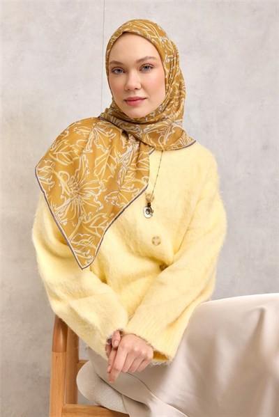 Pamuk Polyester Soft Eşarp Hardal Zemin Lila-Bej Lilyum Desenli Kaymaz Tok Duruşlu 90x90