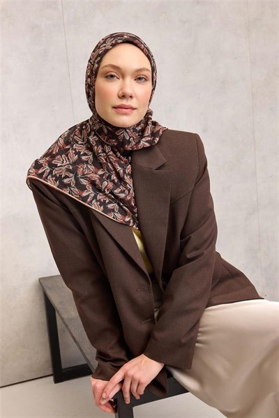 Pamuk Polyester Soft Eşarp Koyu Kahverengi Çiçek Desenli Kaymaz Dokulu 90x90