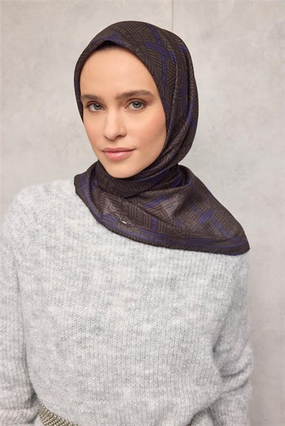 Pamuk Polyester Soft Eşarp Koyu Yeşil Geometrik Desenli Kaymaz Dokulu Tok Duruşlu 90x90