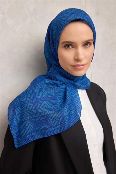 Pamuk Polyester Soft Eşarp Lacivert Geometrik Desenli Kaymaz Tok Duruşlu 90x90