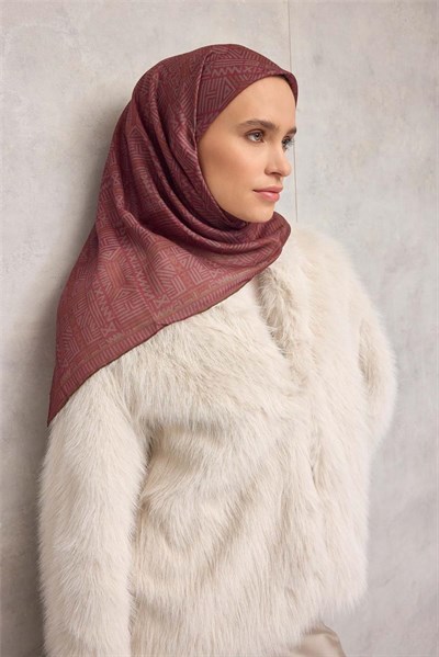 Pamuk Polyester Soft Eşarp Vişne Çürüğü Geometrik Desenli Kaymaz Tok Duruşlu 90x90