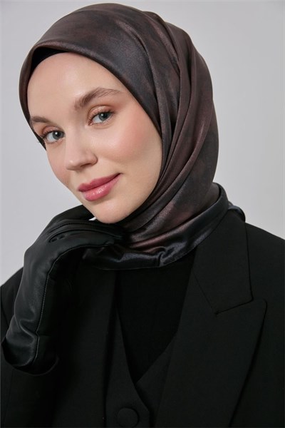 Polyester Karışımlı Shiny Eşarp Acı Kahve Etnik Desenli Parlak Dokulu 90x90