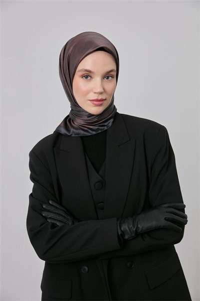 Polyester Karışımlı Shiny Eşarp Acı Kahve Etnik Desenli Parlak Dokulu 90x90