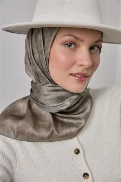 Polyester Karışımlı Shiny Eşarp Yeşil Bej Etnik Desenli Parlak Dokulu 90x90