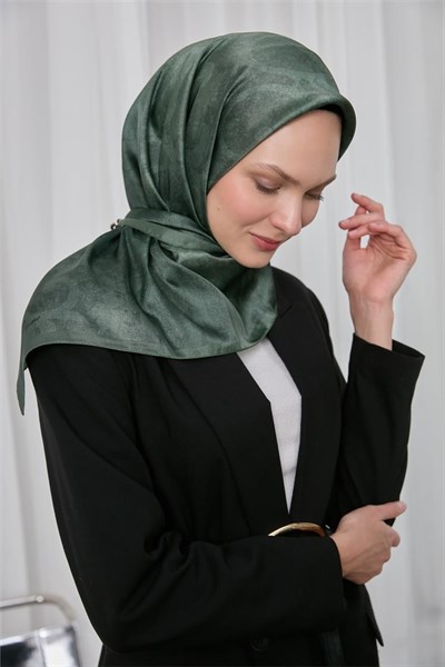 Polyester Karışımlı Shiny Eşarp Yeşil Etnik Desenli Parlak Dokulu 90x90