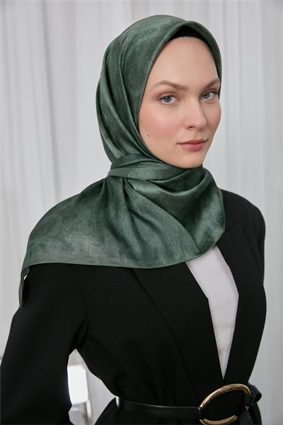 Polyester Karışımlı Shiny Eşarp Yeşil Etnik Desenli Parlak Dokulu 90x90
