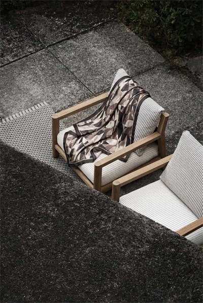 Shiny Dokulu Eşarp Koyu Füme Mocha Tonlu Geometrik Desenli Su Tutmaz Parlak 90x90