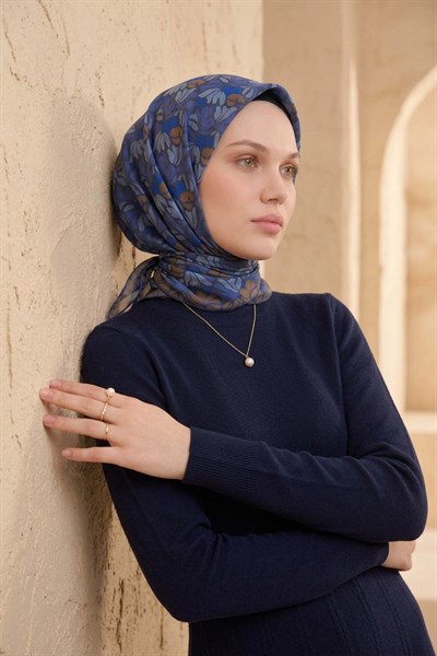 Soft Eşarp Floral Line Koyu Indigo 90x90