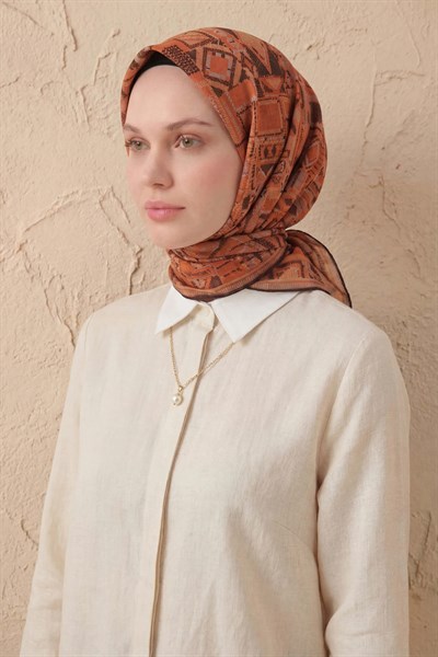 Soft Eşarp Geometrik Desen Koyu Turuncu 90x90