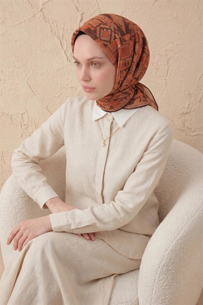 Soft Eşarp Geometrik Desen Koyu Turuncu 90x90