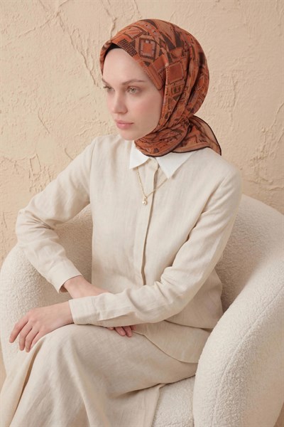 Soft Eşarp Geometrik Desen Koyu Turuncu 90x90