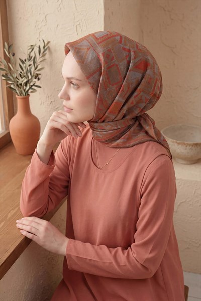 Soft Eşarp Geometrik Desen Uçuk Vizon 90x90