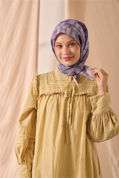 Soft Pamuk Eşarp Lila-Krem-Mor-Eflatun Desenli Kaymaz Tok Duruşlu 90x90