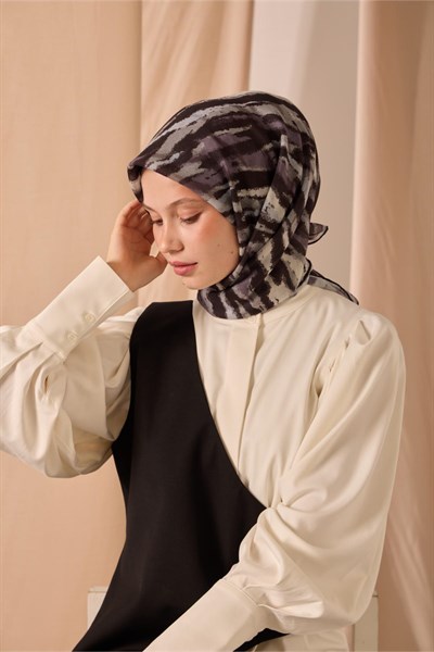 Soft Pamuk Eşarp Siyah-Gri-Lavanta-Küf Yeşili Desenli Kaymaz Tok Duruşlu 90x90