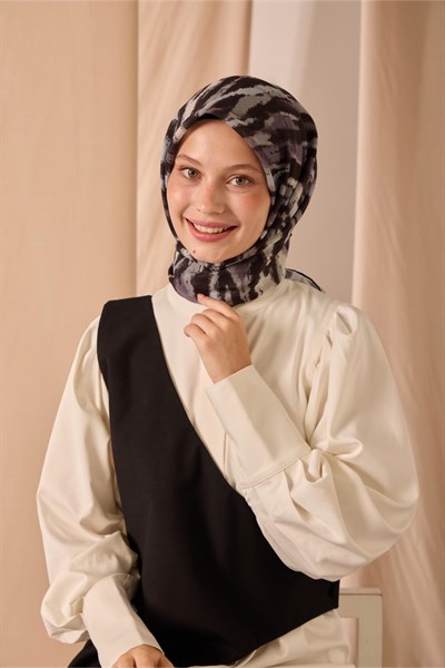 Soft Pamuk Eşarp Siyah-Gri-Lavanta-Küf Yeşili Desenli Kaymaz Tok Duruşlu 90x90