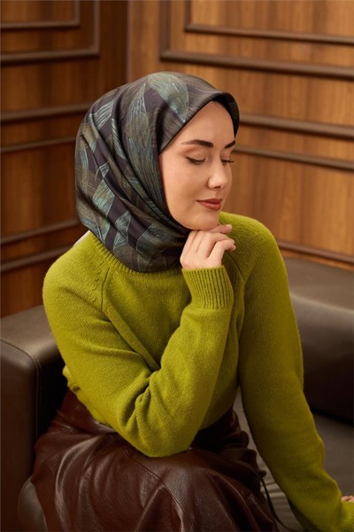 Twill İpek Eşarp Antrasit-Çağla Yeşili Desenli Tok Duruşlu 90x90