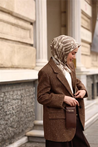 Twill İpek Eşarp Bej–Gri Desenli Tok Duruşlu 90x90