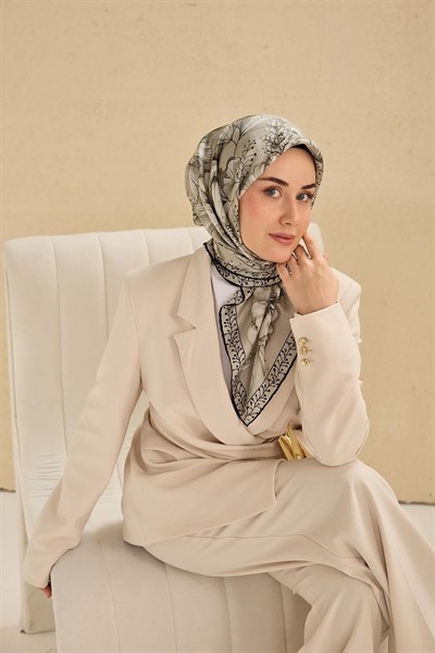 Twill İpek Eşarp Büyük Çiçek Uçuk Gri 90x90