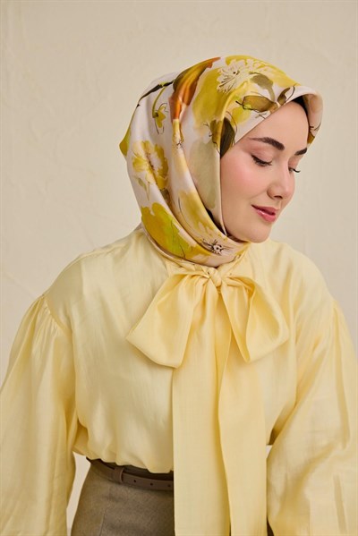 Twill İpek Eşarp Çiçek Desen Kırık Beyaz 90x90