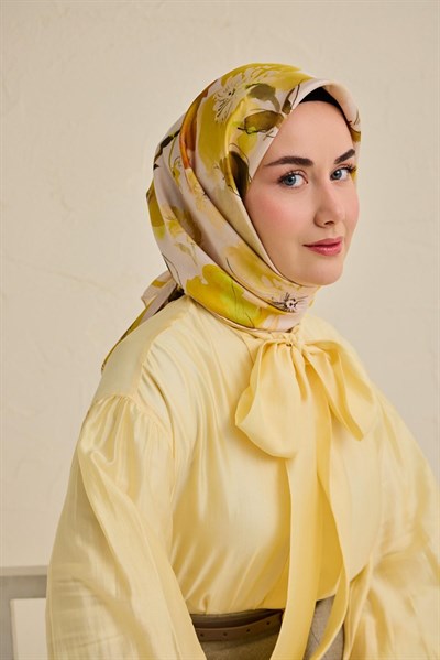 Twill İpek Eşarp Çiçek Desen Kırık Beyaz 90x90