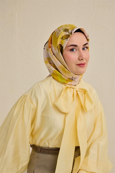 Twill İpek Eşarp Çiçek Desen Kırık Beyaz 90x90