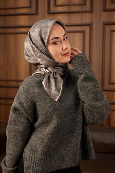 Twill İpek Eşarp Gri–Beyaz–Siyah Desenli Tok Duruşlu 90x90