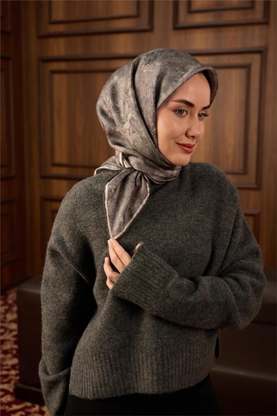 Twill İpek Eşarp Gri–Beyaz–Siyah Desenli Tok Duruşlu 90x90
