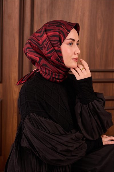 Twill İpek Eşarp Kırmızı Siyah Geometrik Desenli Tok Duruşlu 90x90