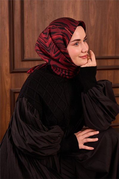 Twill İpek Eşarp Kırmızı Siyah Geometrik Desenli Tok Duruşlu 90x90
