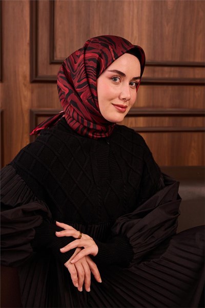 Twill İpek Eşarp Kırmızı Siyah Geometrik Desenli Tok Duruşlu 90x90
